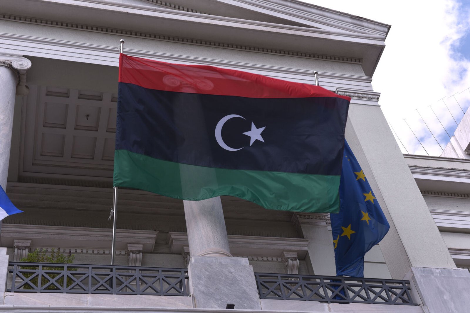 ليبيا واليونان تبحثان ترسيم الحدود البحرية وسط خلافات إقليمية مرتبطة بالاتفاقية التركية