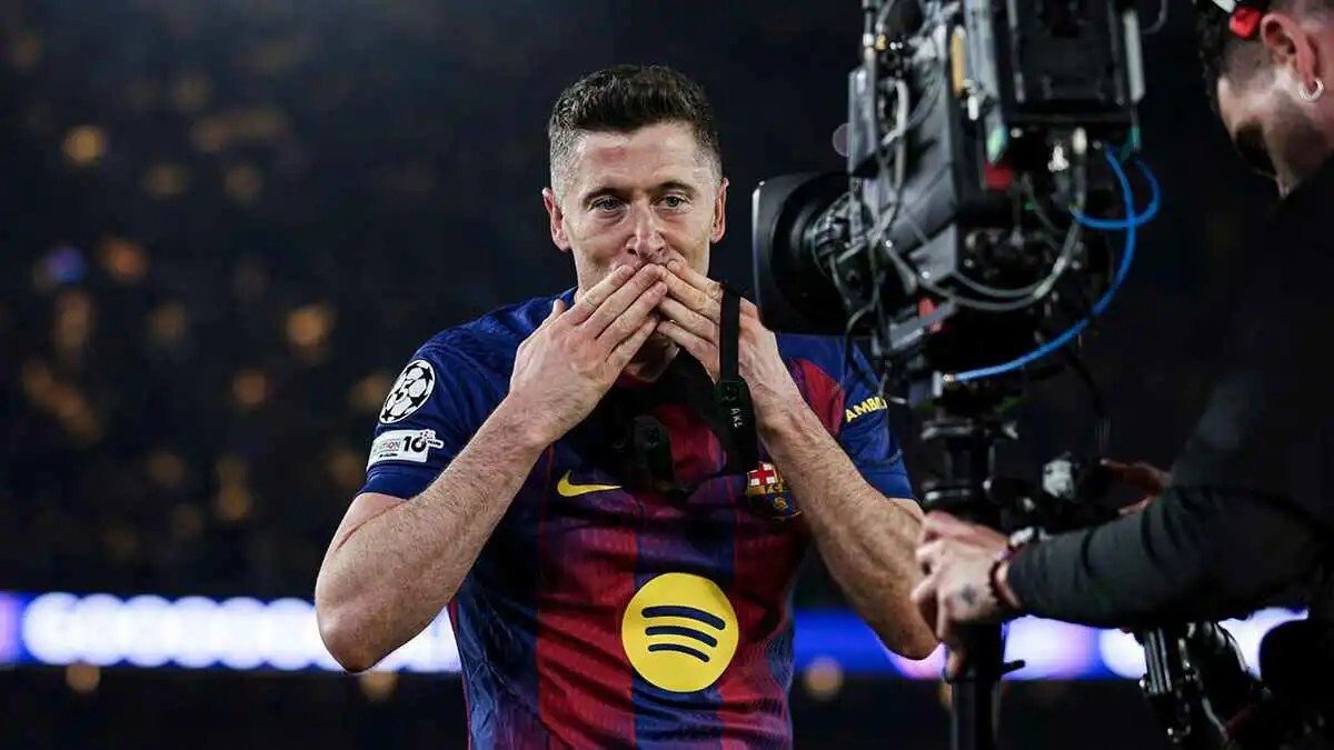 ليفاندوفسكي يحسم مستقبله مع برشلونة وسط عروض من الدوري السعودي والإيطالي
