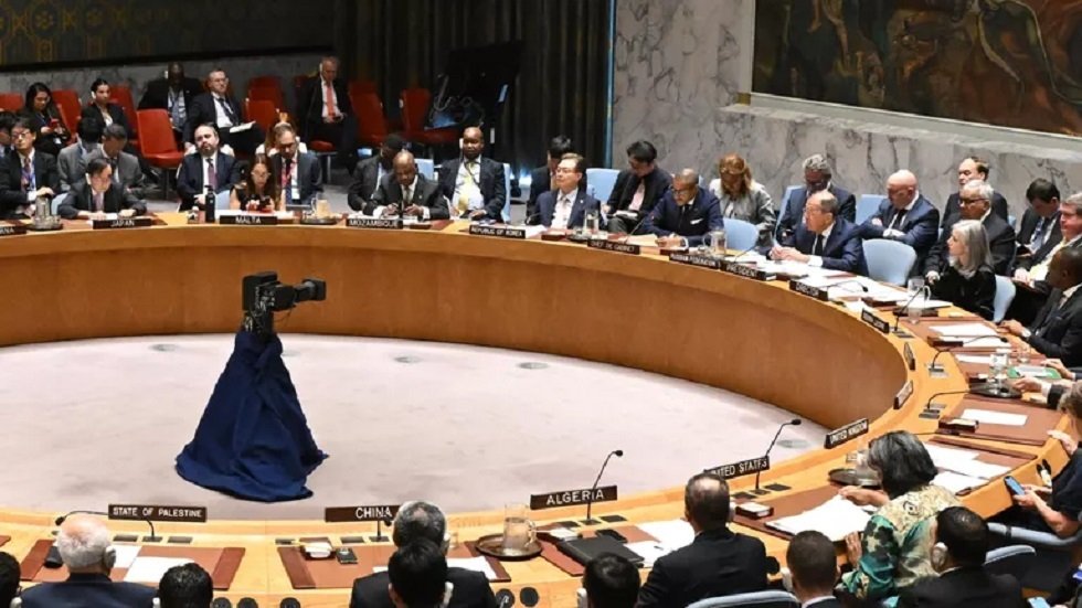 نيبينزيا: الولايات المتحدة تنتهك اتفاقية الدولة المضيفة للأمم المتحدة برفض تأشيرات الوفد الروسي