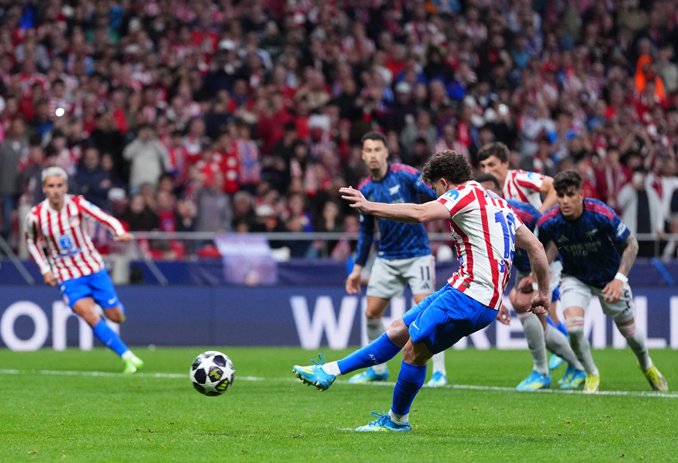 أتلتيكو مدريد وأرسنال يتعادلان في ذهاب نصف نهائي دوري أبطال أوروبا