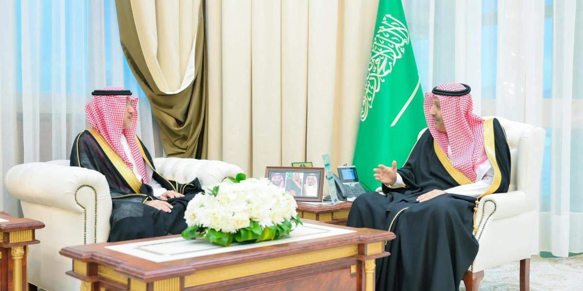 أمير منطقة الباحة يستقبل نائب وزير الموارد البشرية والتنمية الاجتماعية لقطاع التنمية الاجتماعية