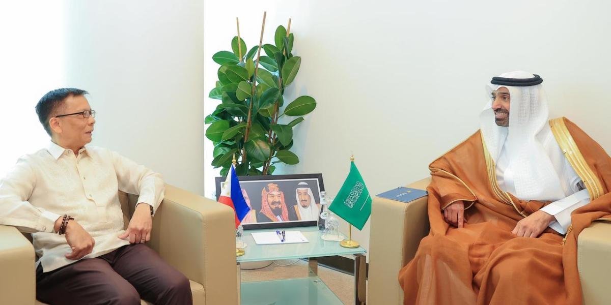 وزير الموارد البشرية السعودي يبحث مع نظيره الفلبيني مجالات التعاون في شؤون العمالة المهاجرة
