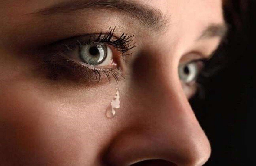 دراسة علمية: هل تختلف دموع الفرح عن دموع الحزن؟
