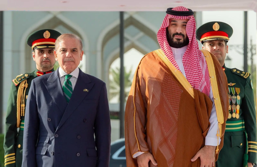 وكالة رويترز: تقارير عن نشر باكستان طائرات مقاتلة وقوات في السعودية وسط تصاعد التوتر مع إيران