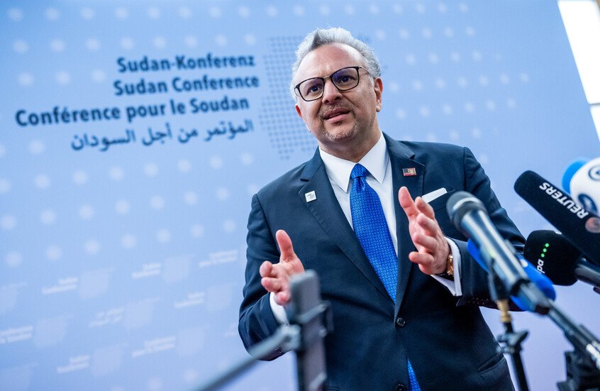 واشنطن تحذر مواطنيها في السودان بعد هجوم على مطار الخرطوم الدولي وتدعوهم للبقاء في الملاجئ