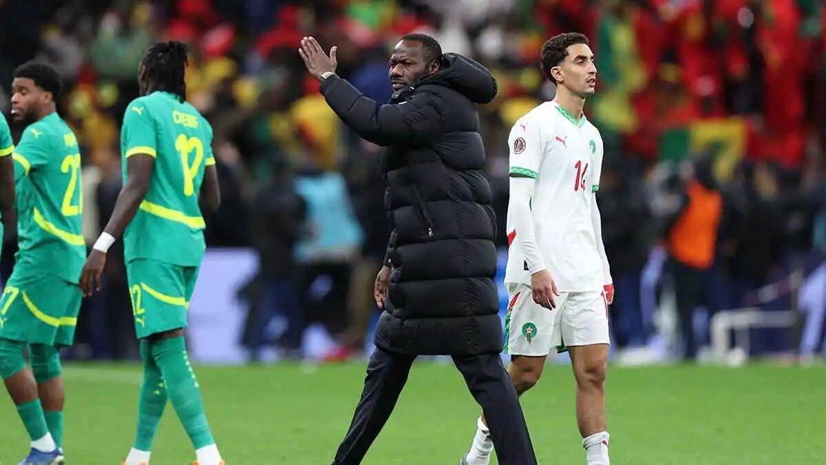 الفيفا يتخذ إجراءات صارمة بعد انسحاب السنغال من مباراة أمام المغرب قبل كأس العالم