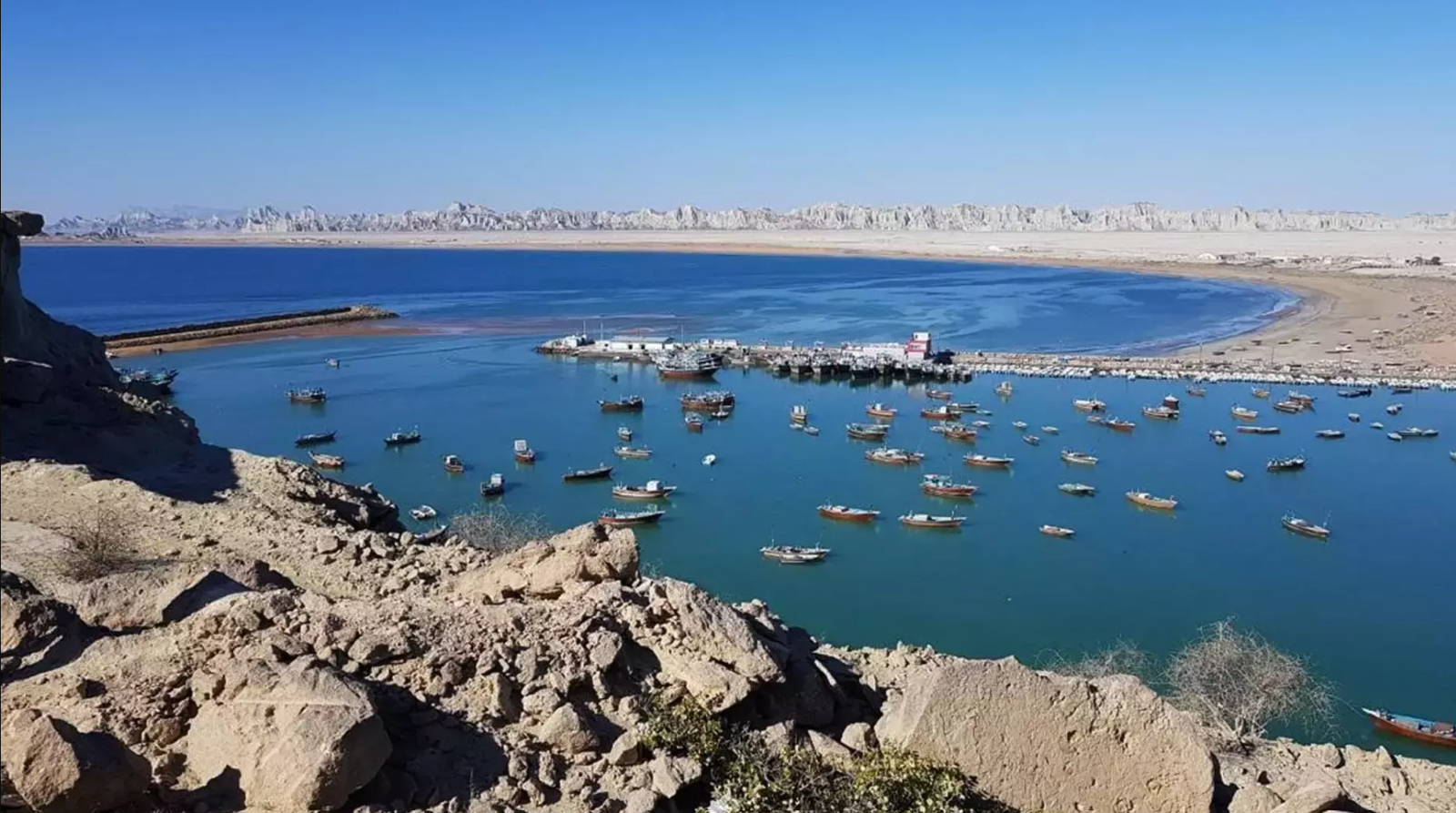 الجيش الأمريكي: عبور سفينتين تجاريتين تحملان العلم الأمريكي عبر مضيق هرمز