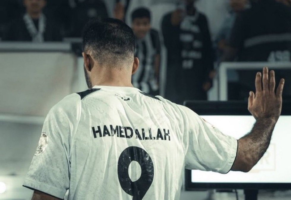 إعلامي سعودي يهاجم المغربي حمد الله في فيديو ويثير الجدل بتصريحاته