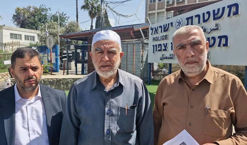 الشرطة الإسرائيلية تبعد الشيخين رائد صلاح وكمال خطيب عن المسجد الأقصى لمدة 6 أشهر لأسباب أمنية