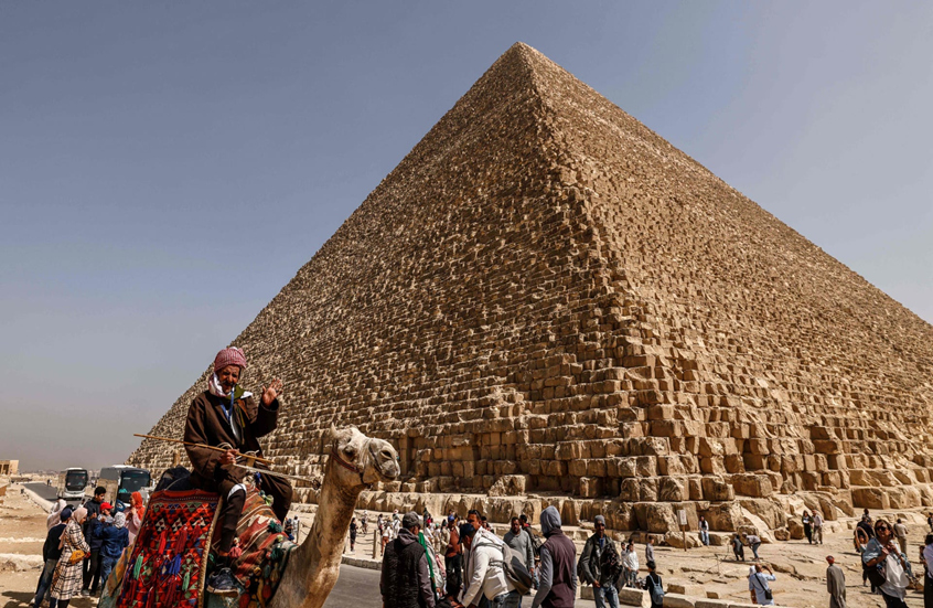 الأمن المصري يصدر توضيحًا بشأن معلومات متداولة حول واقعة في أحد أهرامات الجيزة