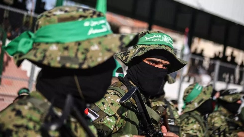 القناة 13 الإسرائيلية: حماس تعيد تعزيز قدراتها العسكرية وتكثف تصنيع الصواريخ والعبوات في غزة