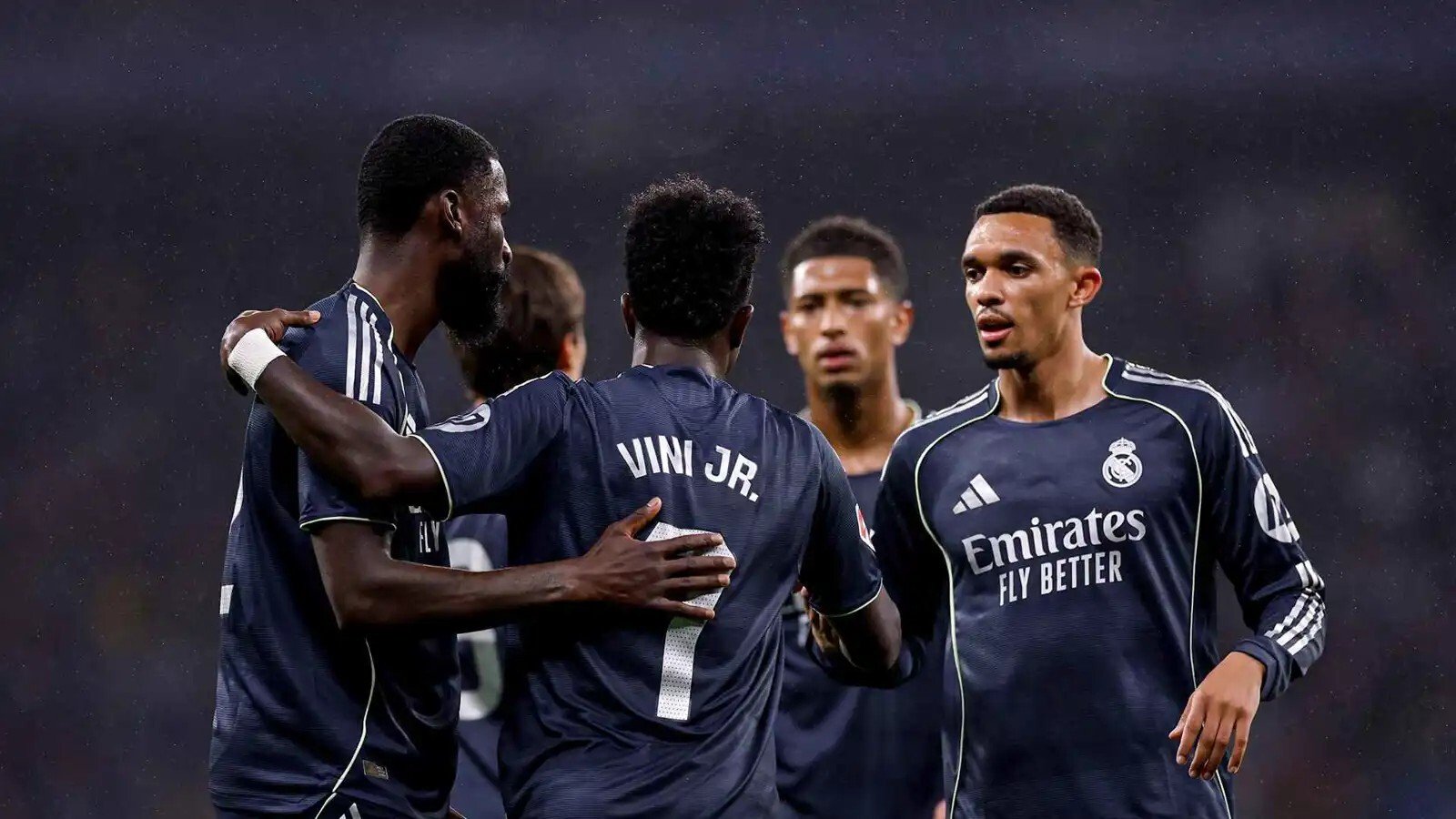رد فعل لاعبي ريال مدريد تجاه فليك بعد الهزيمة أمام برشلونة (فيديو)