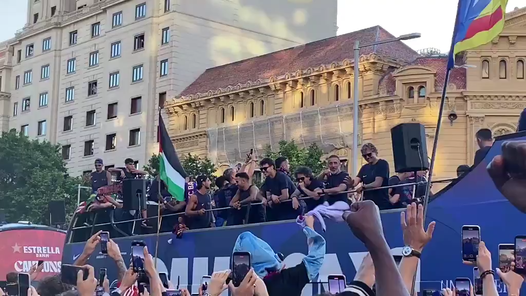 رئيس وزراء إسبانيا يرد على وزير الدفاع الإسرائيلي: نفخر بلامين جمال لرفع العلم الفلسطيني