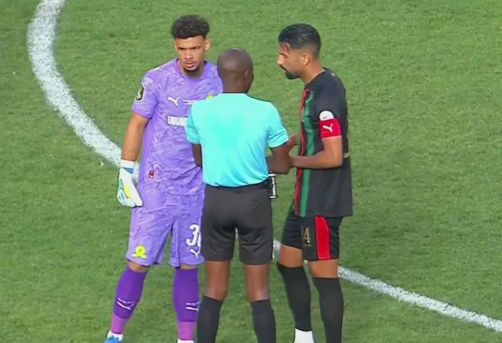 توقف مباراة صن داونز والجيش الملكي في نهائي دوري أبطال إفريقيا