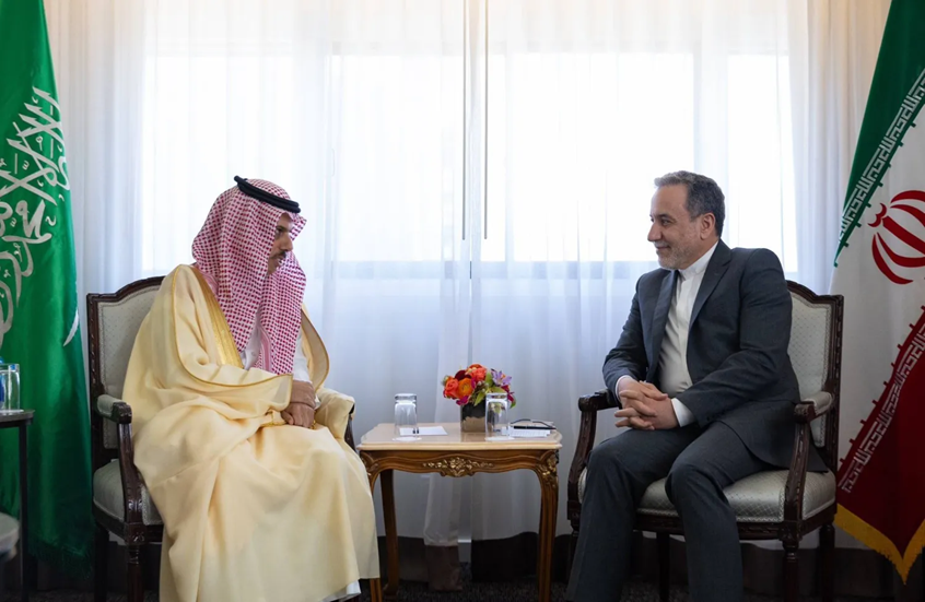 عباس عراقجي يبحث مع نظيره السعودي المستجدات والتطورات في المنطقة