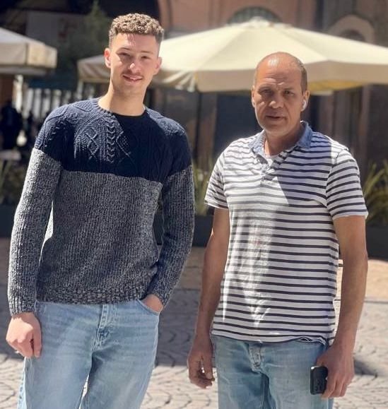 قصة شجاعة لأب مصري وابنه من المنوفية إلى مودينا تثير تفاعلاً واسعاً في إيطاليا
