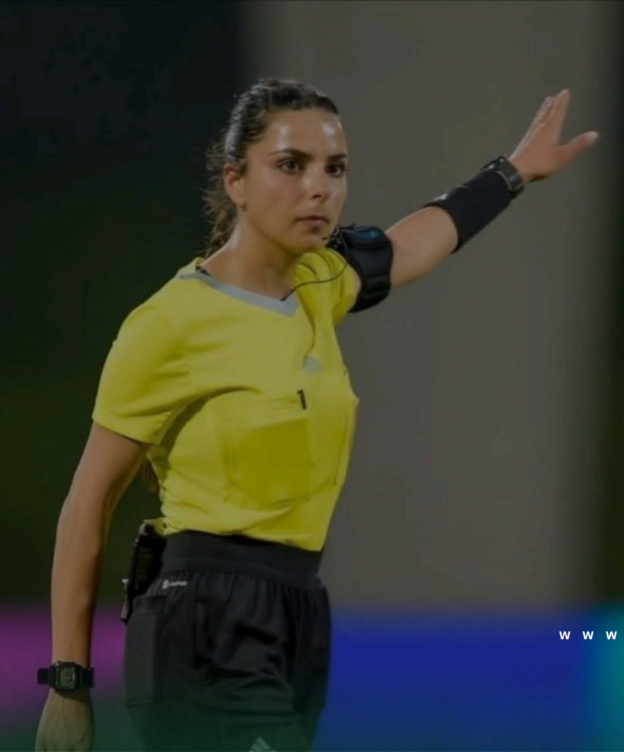 أول حكمة سورية تدخل التاريخ بقيادة نهائي كأس آسيا للناشئات