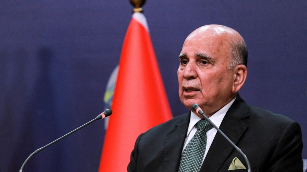 وزير الخارجية العراقي يؤكد لنظيره الإيراني السعي لإنهاء الحرب وإعادة الاستقرار الإقليمي