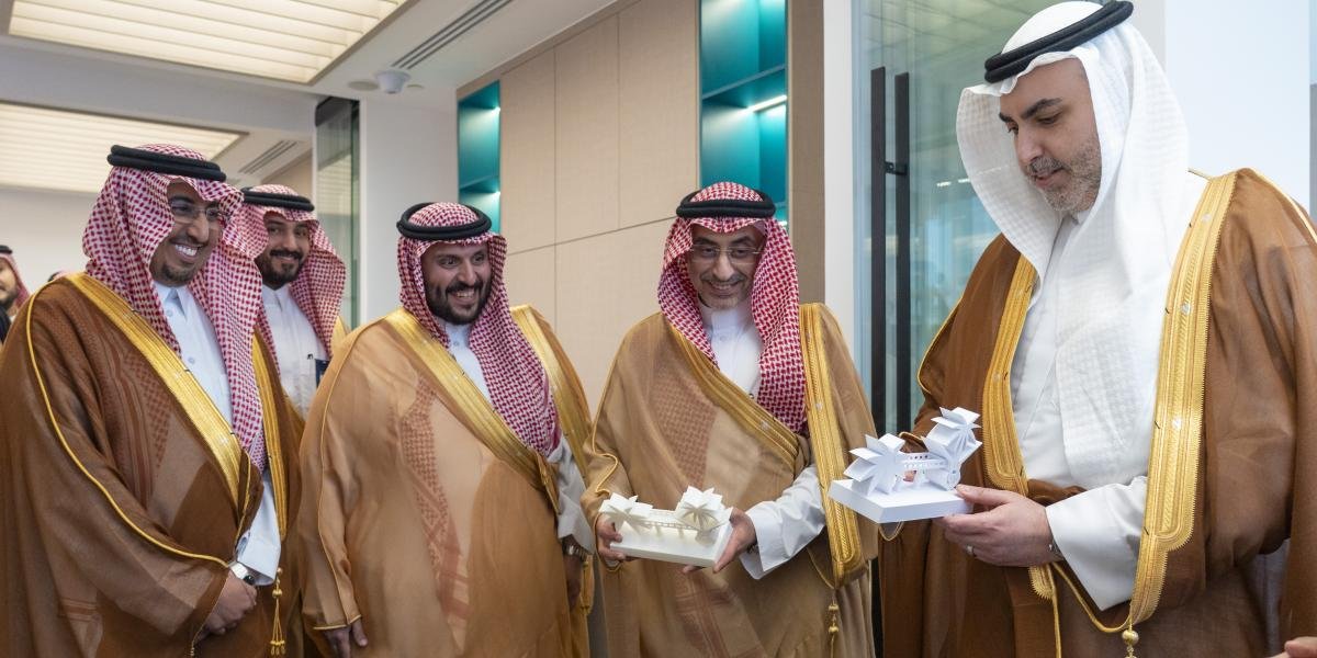 الموارد البشرية السعودية تدشّن “الغرف الإبداعية” في 3 جهات حكومية وتوقع اتفاقيات لتعزيز الابتكار