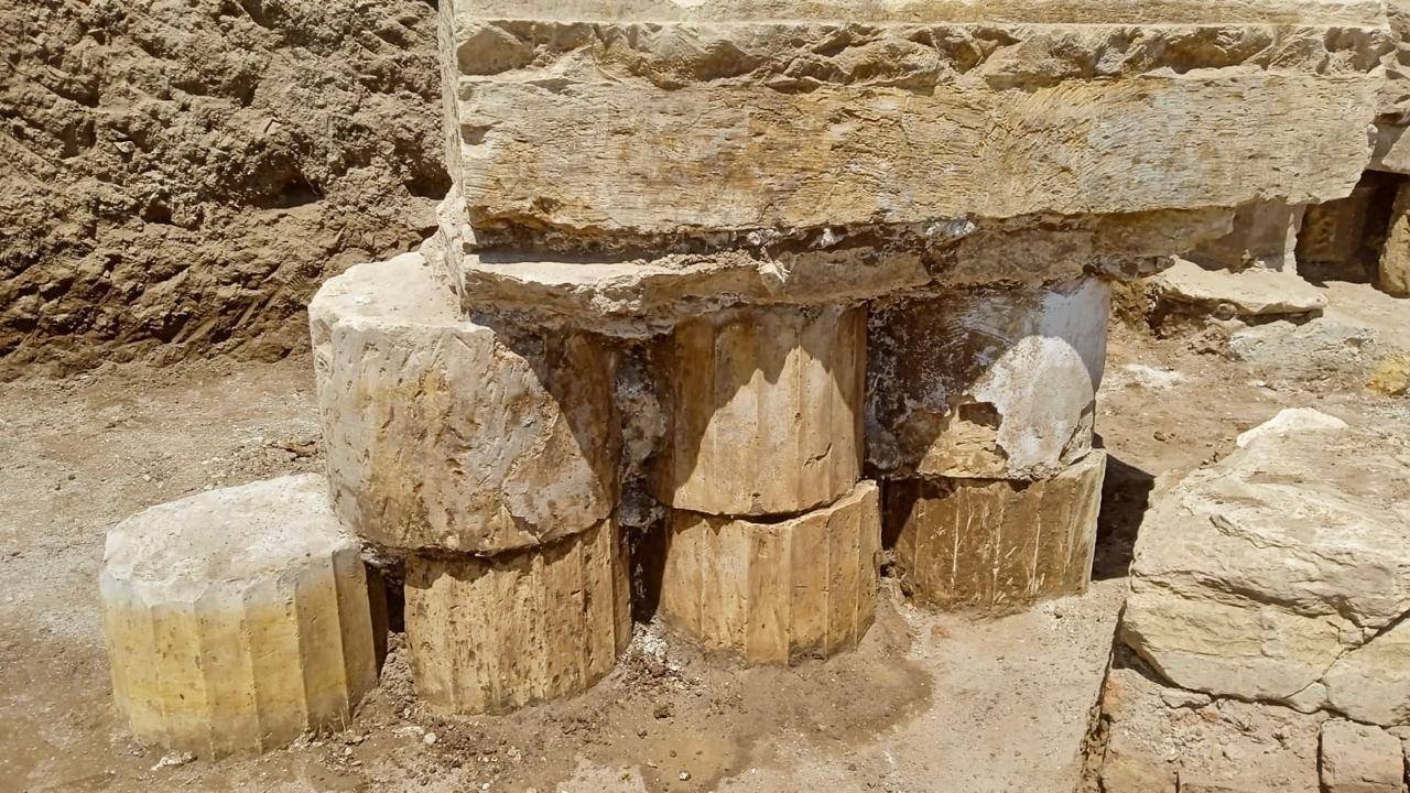 العثور على خبيئة أثرية نادرة وفريدة داخل منطقة شعبية في مصر