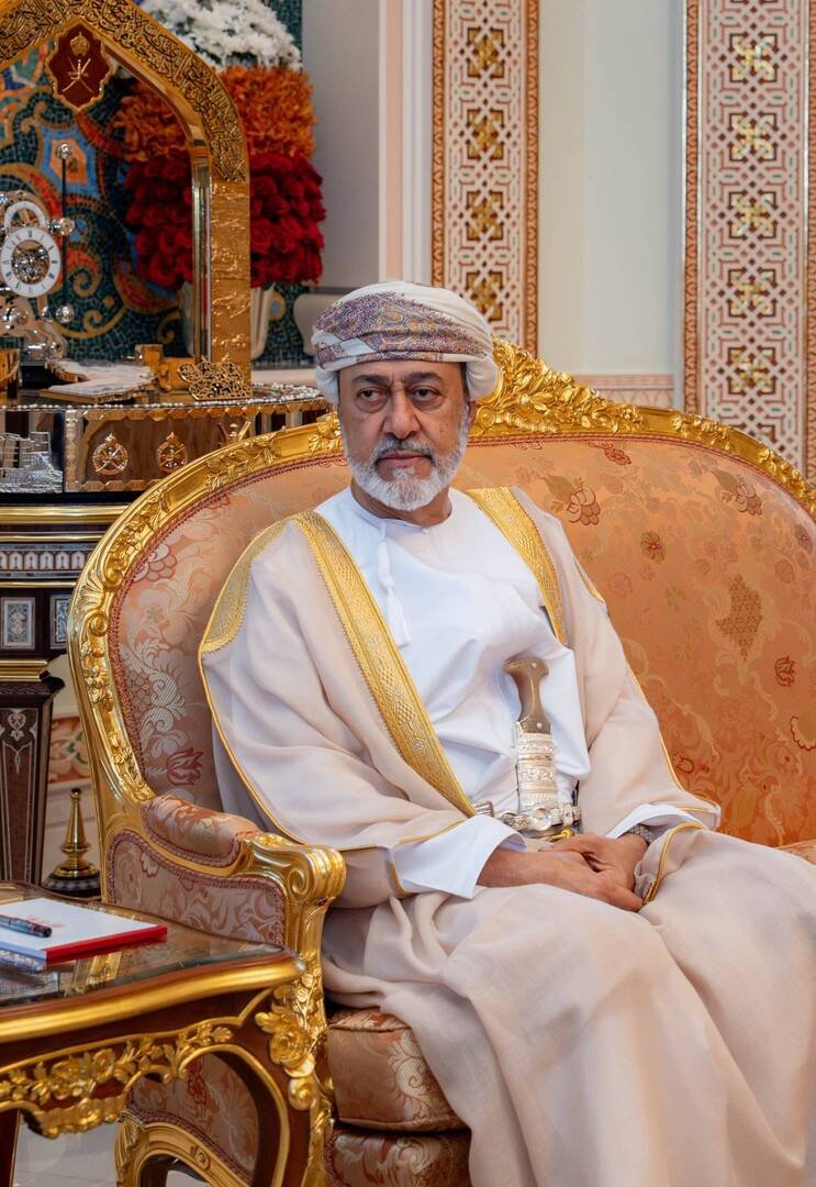 سلطان عُمان يبحث مع ماكرون مستجدات الأوضاع في المنطقة