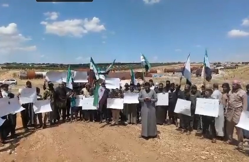 سوريا.. تصاعد التوتر في تل شعير عقب تحركات لإزالة الحراقات