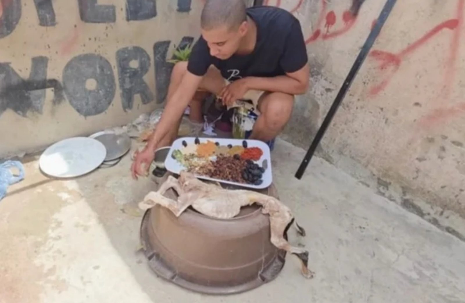 توقيف بلوغر مغربي شهير وإحالته إلى القضاء بعد جدل واسع خلال عيد الأضحى