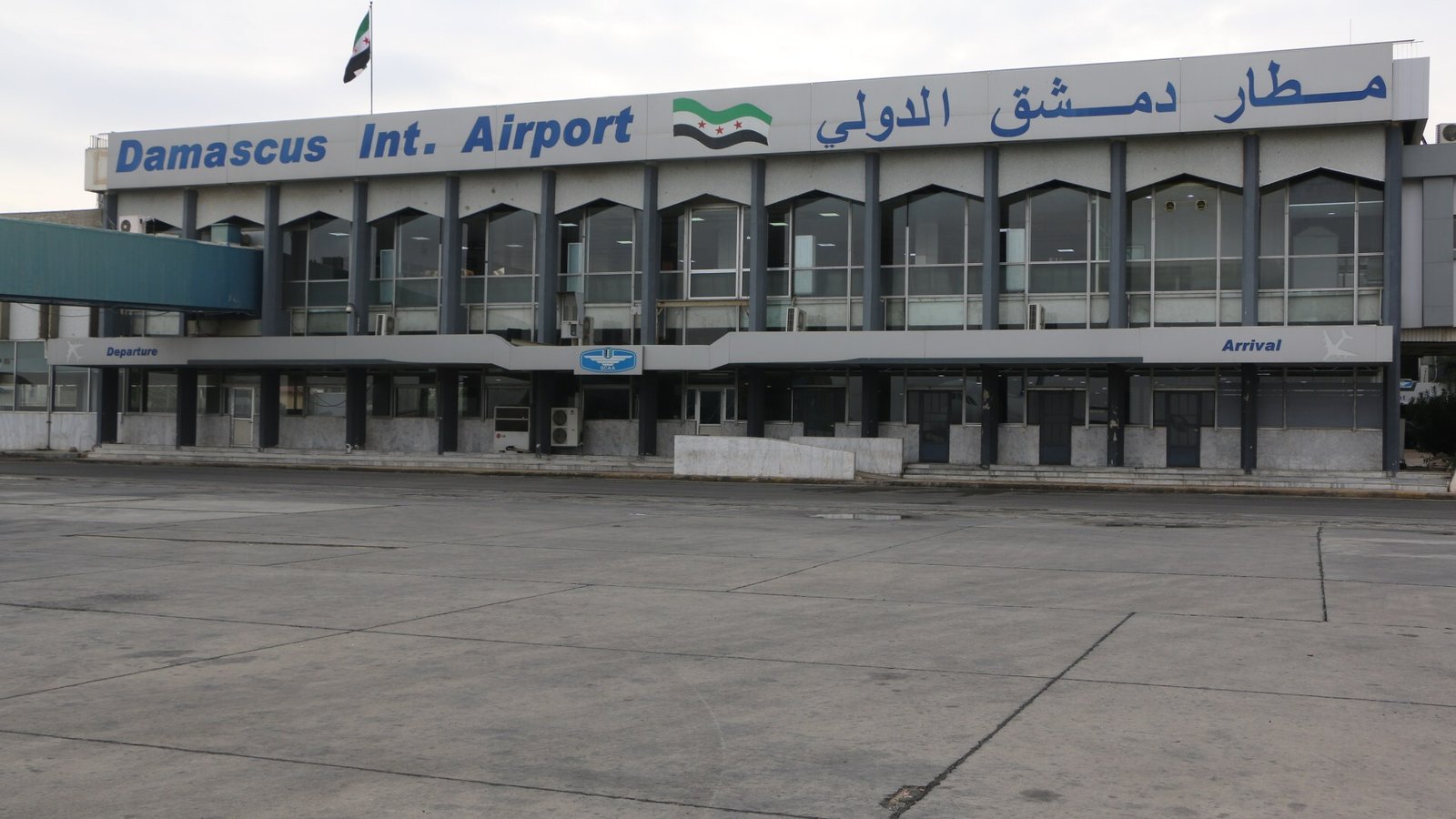 الطيران المدني السوري يعلن استئناف العمل بالممرات الجوية الجنوبية وإعادة تشغيل مطار دمشق الدولي