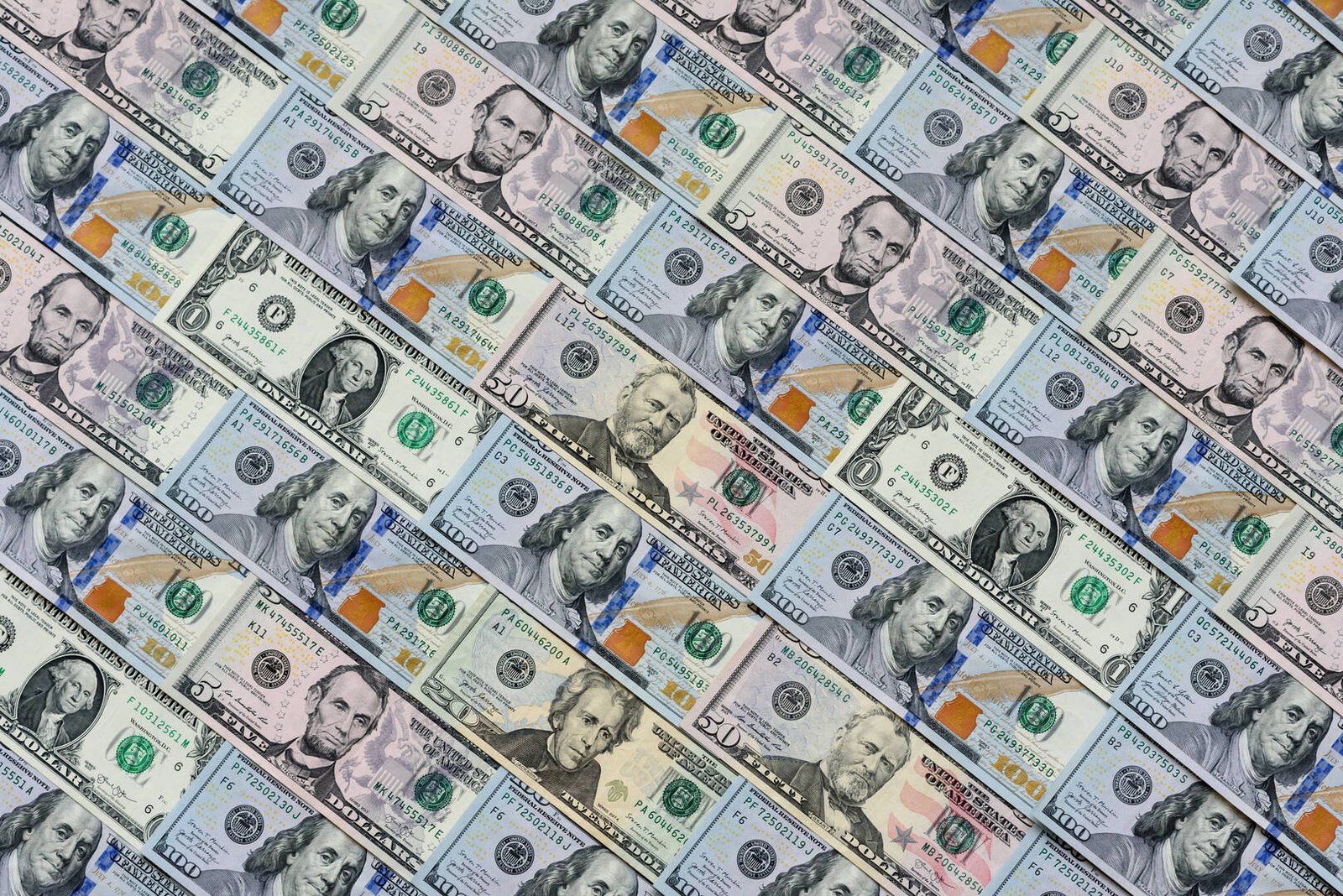 مصادر: "إتش.إس.بي. سي" مهدد بانكشاف 400 مليون دولار لدى "إفكو" الإماراتية