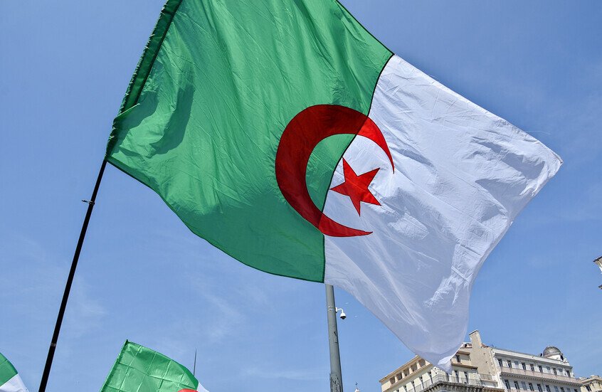 الجزائر.. 7 سنوات حبسا نافذا في حق وزير سابق