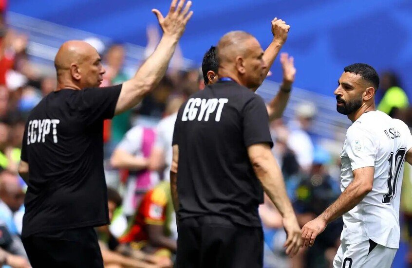 مدرب المنتخب المصري حسام حسن يتقدم بشكوى رسمية ضد نجم مصري سابق وسط جدل حول محمد صلاح