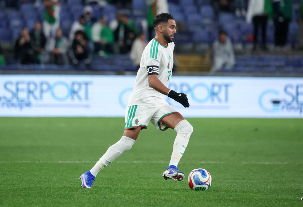 محرز يعود إلى التشكيلة الأساسية.. تغييرات واسعة في صفوف منتخب الجزائر أمام الأردن