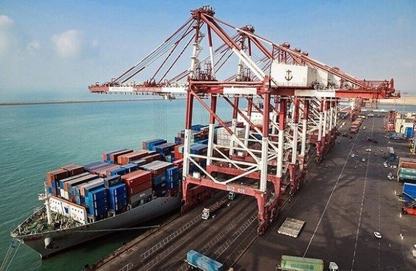 إيران تنفي تعرض ميناء سيريك لأضرار جراء الضربات الأمريكية
