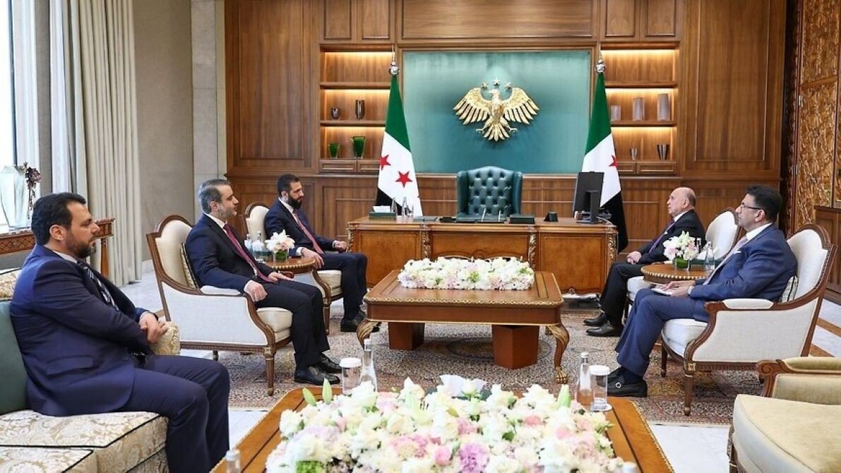 العراق وسوريا يبحثان إنشاء أنبوب نفط بري إلى ميناء بانياس