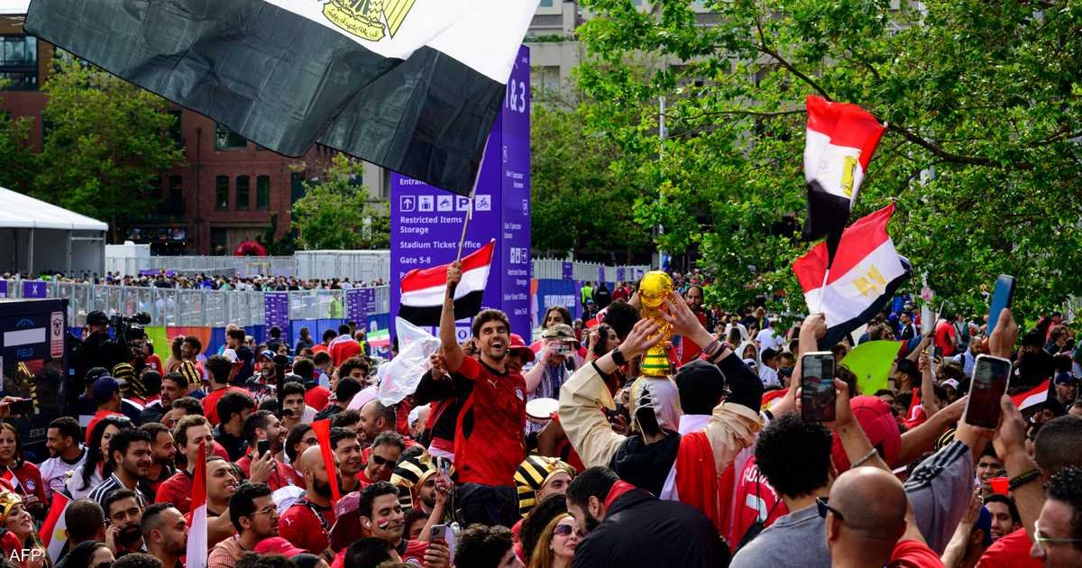 استقبال جماهيري حافل لبعثة مصر في دالاس قبل مواجهة أستراليا (فيديو)