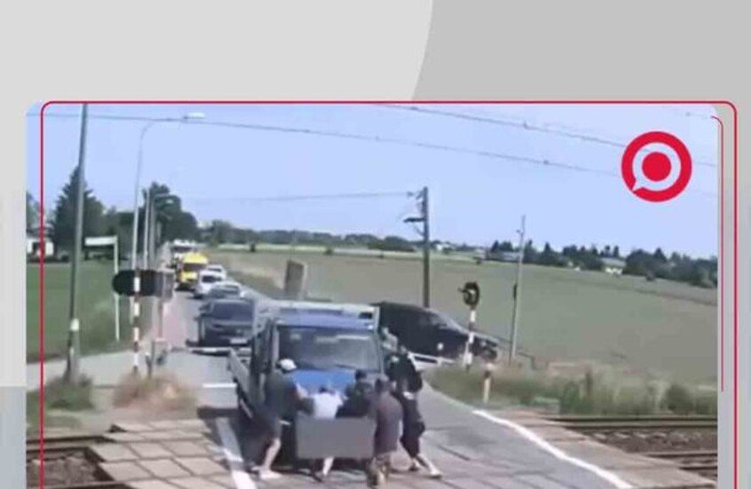 فيديو يوثق لحظة اصطدام قطار بسيارة وسحبها مئات الأمتار على القضبان