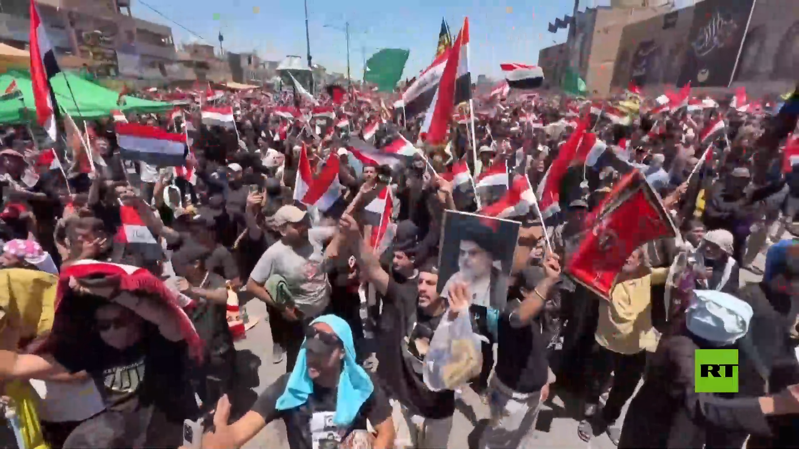 أنصار مقتدى الصدر يتظاهرون في بغداد دعماً لحملة الحكومة لمكافحة الفساد