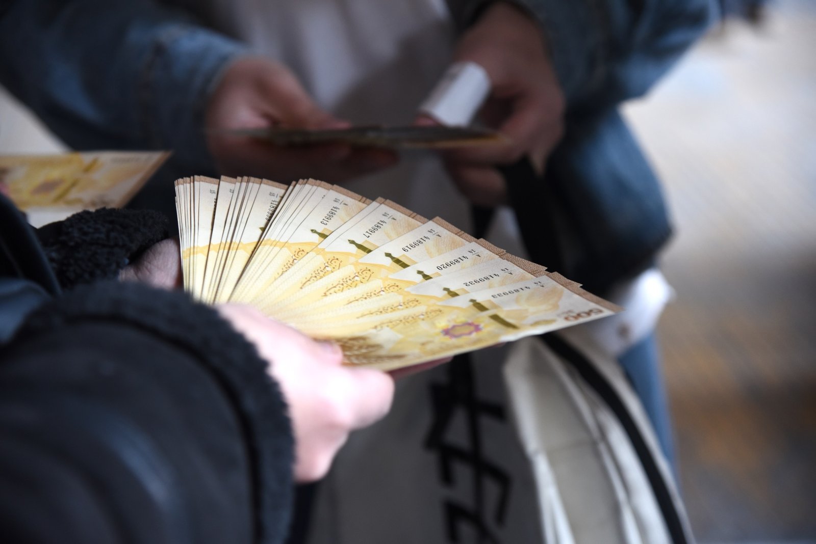 خبير اقتصادي يوضح أسباب استمرار ارتفاع أسعار السلع في سوريا رغم تراجع سعر الصرف