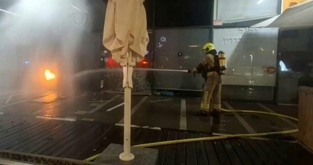 هجمات بالقنابل اليدوية تشعل موجة عنف في إسرائيل (فيديوهات)