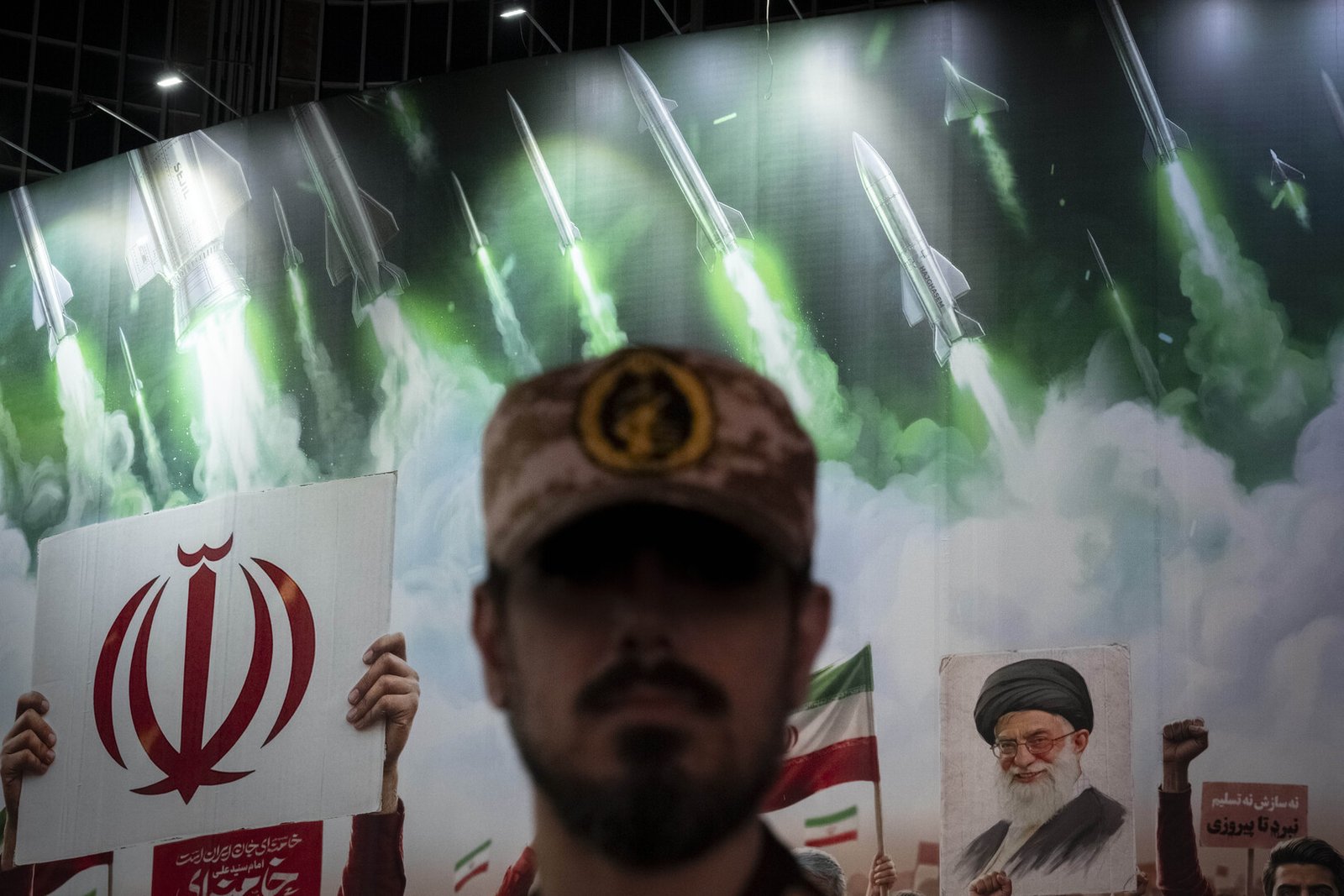 إيران تحذر مواطنيها من نشر محتوى يمس الأمن القومي وتلوّح بعقوبات التجسس