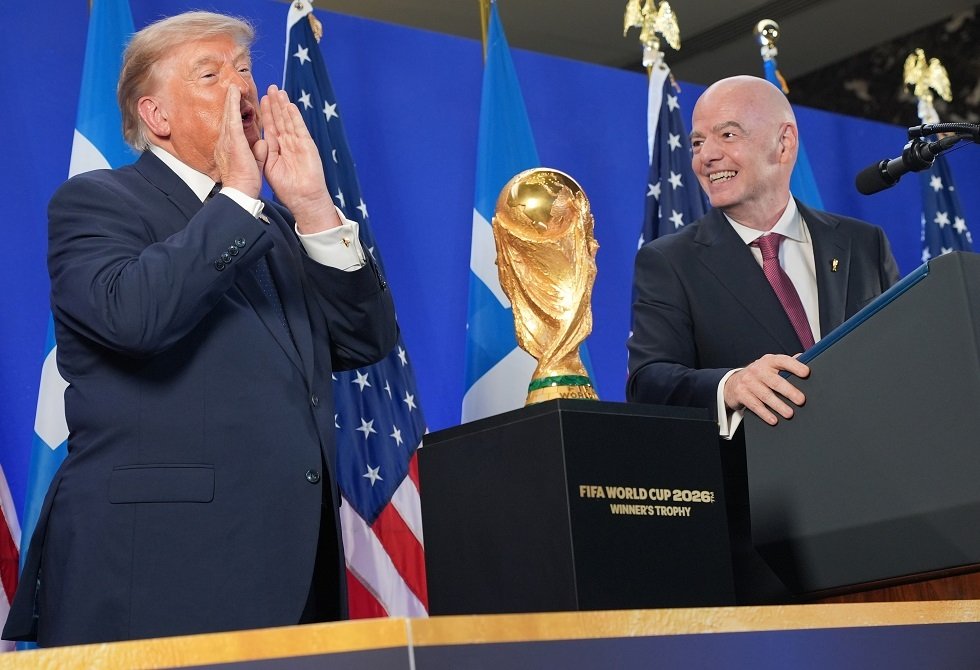 ترامب يكشف توقعه لبطل كأس العالم 2026 ويختار أفضل 3 لاعبين في التاريخ (فيديو)