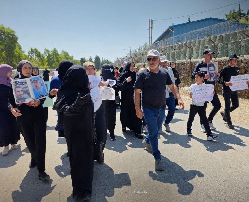 سوريا.. وقفة أمام مقر الأندوف للمطالبة بالإفراج عن معتقلين لدى إسرائيل (صور)