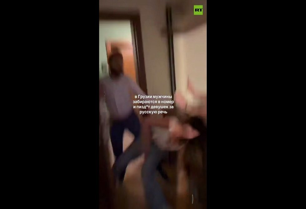 جورجيا.. اعتداء وحشي على سائحة بسبب تحدثها باللغة الروسية (فيديوهات)