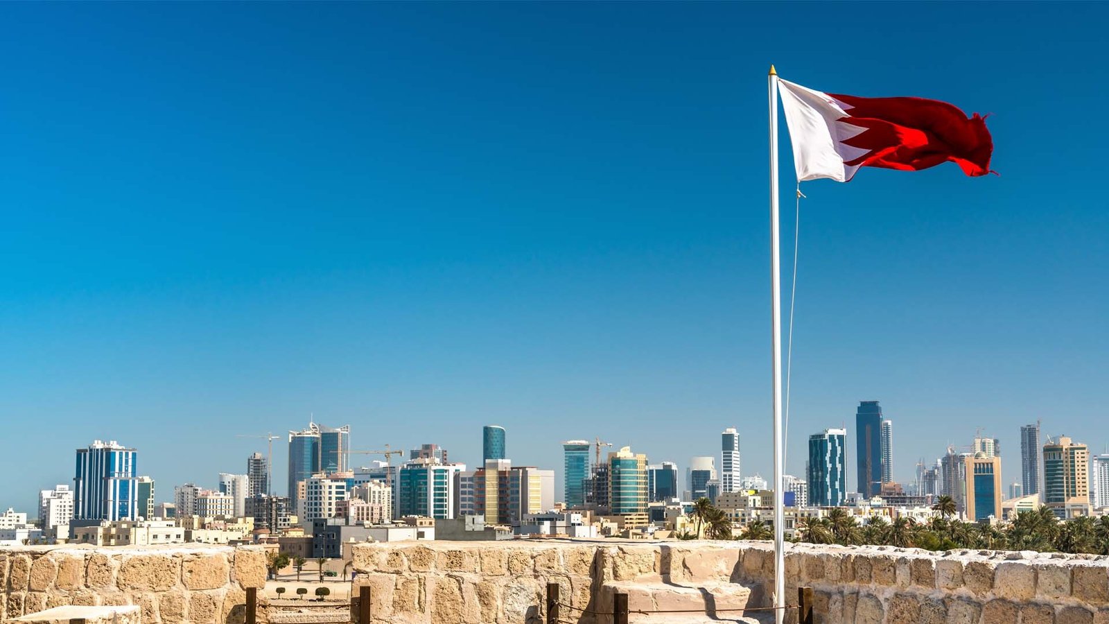صفارات الإنذار تدوي في السعودية والبحرين وسط تحذيرات عاجلة للسكان