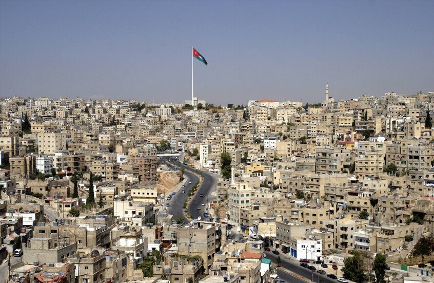 بريطانيا تسحب دبلوماسييها من إيران مع استمرار الغارات الأميركية