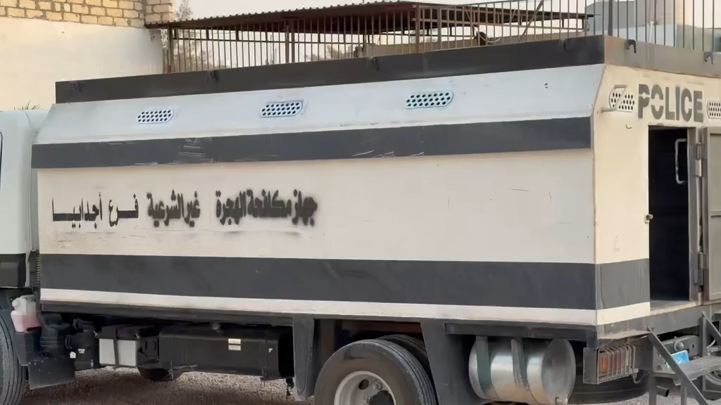 ليبيا ترحّل 53 مصريا (فيديو)