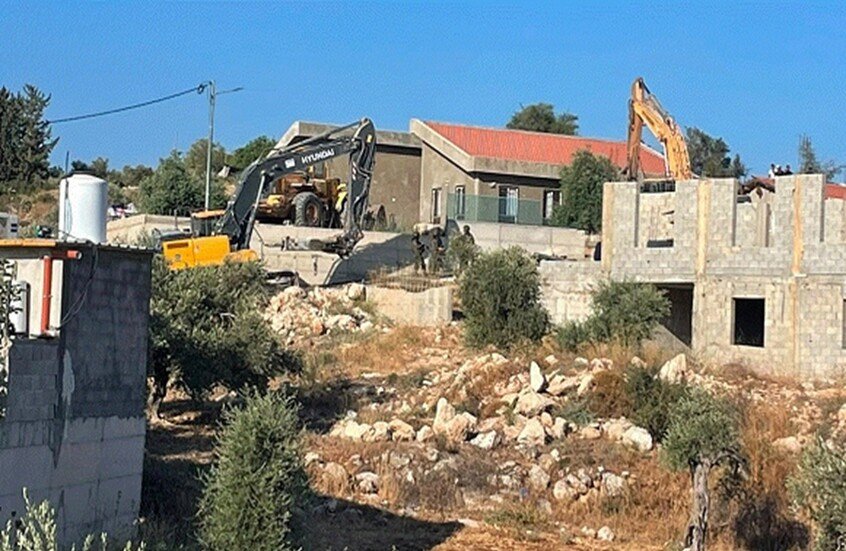 الضفة الغربية على حافة الانفجار.. فلسطينيون يتصدون لهجمات المستوطنين والجيش الإسرائيلي