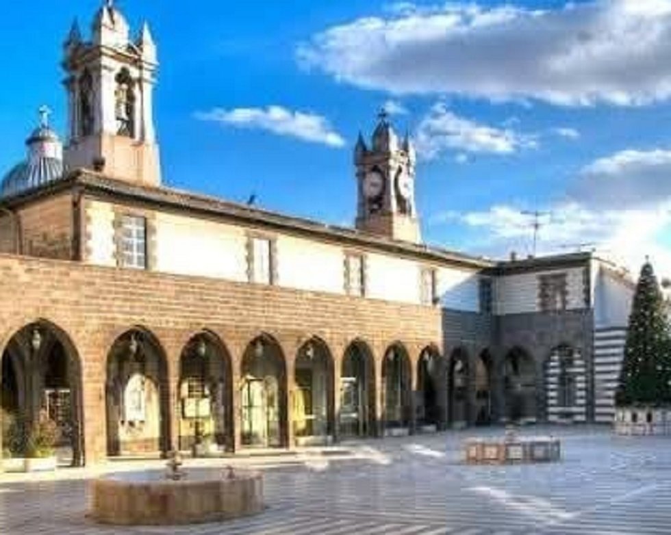 بعد موجة من الجدل.. بطريركية الروم الملكيين الكاثوليك توضح ملابسات حادثة كنيسة الزيتون في دمشق