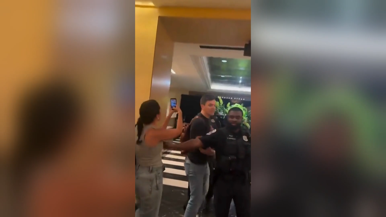 "لا يمكنك الاختباء، أنت ترتكب إبادة جماعية".. محتجون يقتحمون فندق نتنياهو في واشنطن