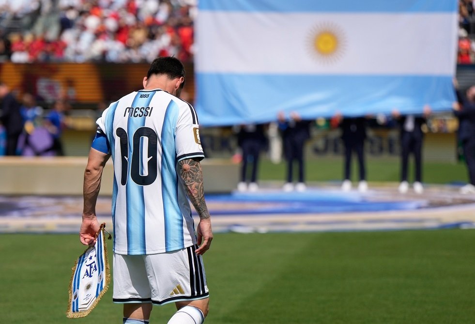 فيفا يفتح تحقيقاً مع لاعبي الأرجنتين على خلفية أحداث شهدها مونديال 2026